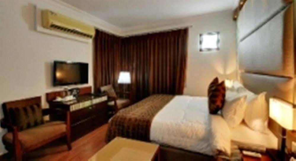 3 บาย โอโย นามี เรซิเดนซี อามีดาบัด Hotel อาเมดาบัด ภายนอก รูปภาพ